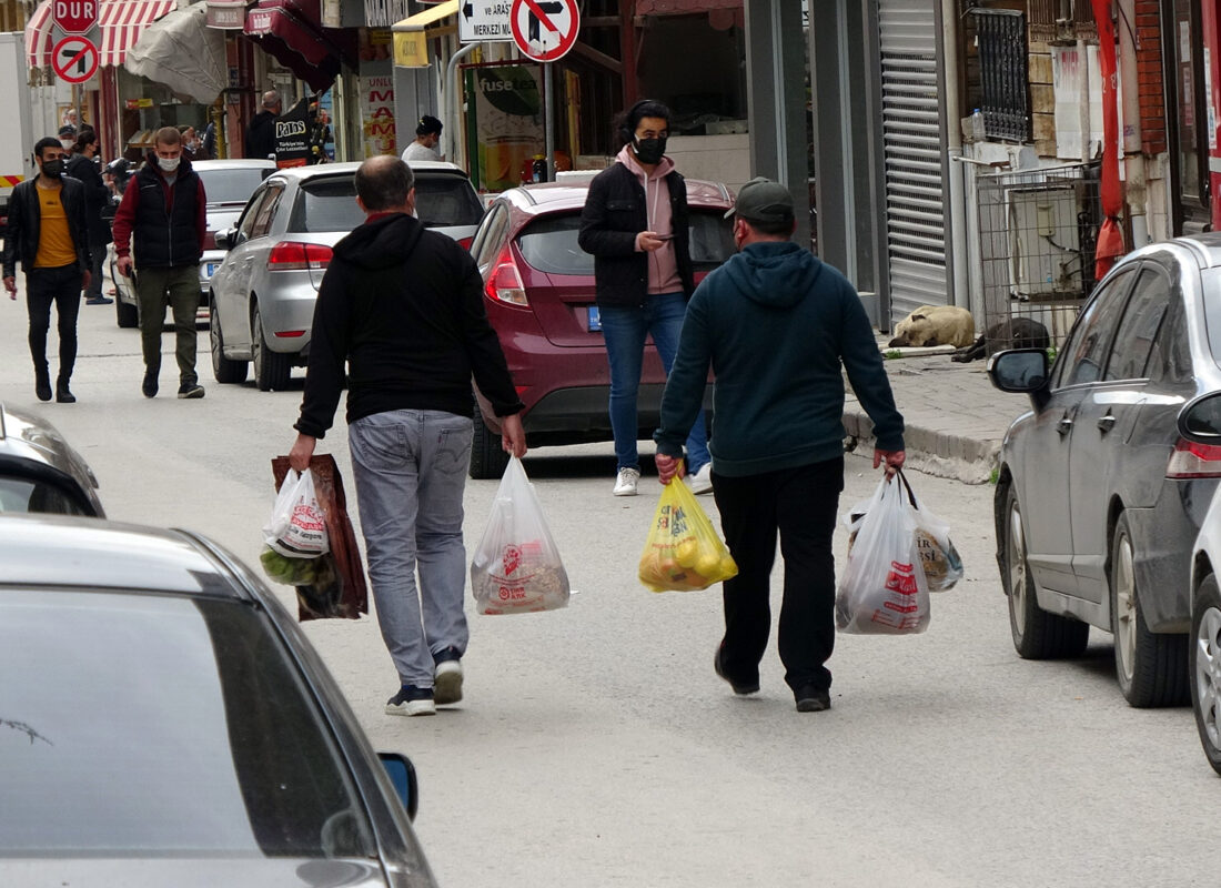 Kısıtlamada evinden uzak marketlere gidenlere ceza