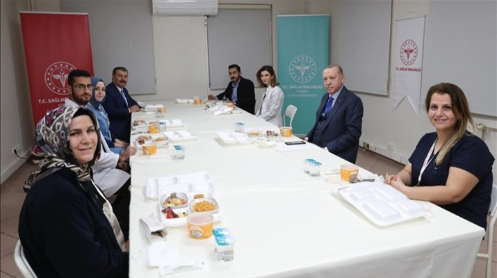 Erdoğan: Salgında hayatını kaybeden sağlık çalışanları Peygamberimiz’e komşu olacaktır