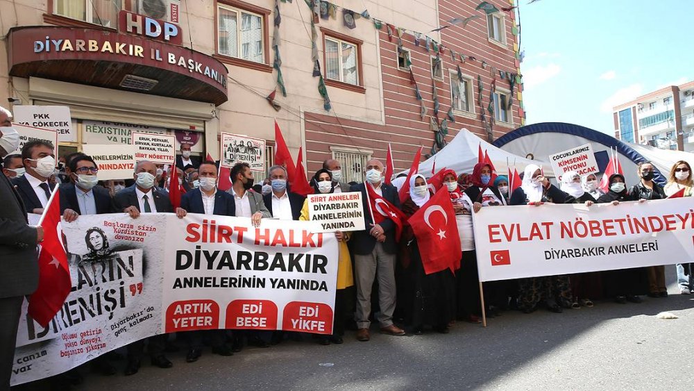 Diyarbakır annelerinden teröre lanet yürüyüşü
