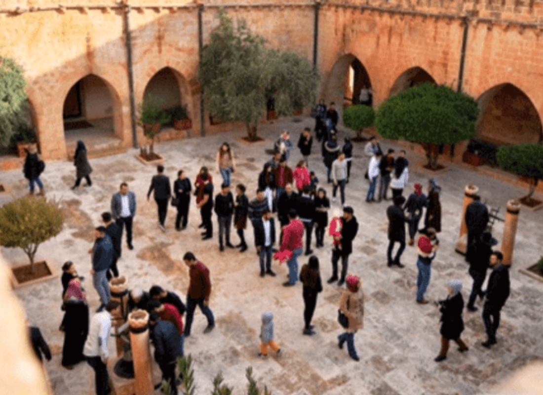 Rusya’dan akın akın Mardin’i görmeye geldiler!