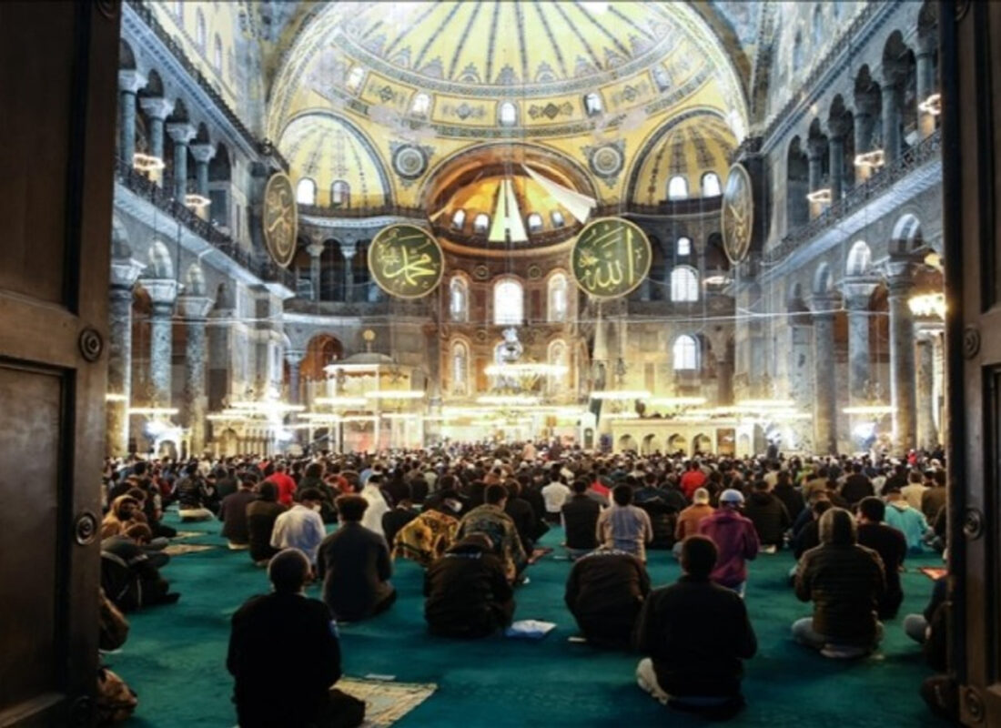 Ayasofya’da 87 yıl sonra ilk Ramazan Bayramı namazı kılındı