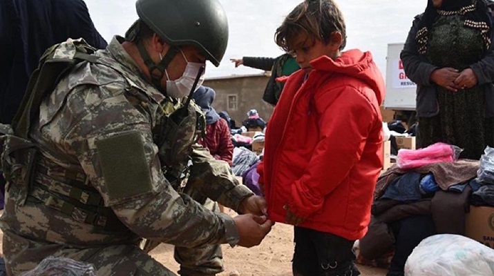 Mehmetçikten Barış Pınarı bölgesindeki ihtiyaç sahiplerine yardım eli