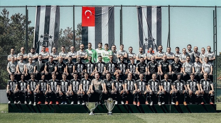 Beşiktaş’tan iki kupalı paylaşım