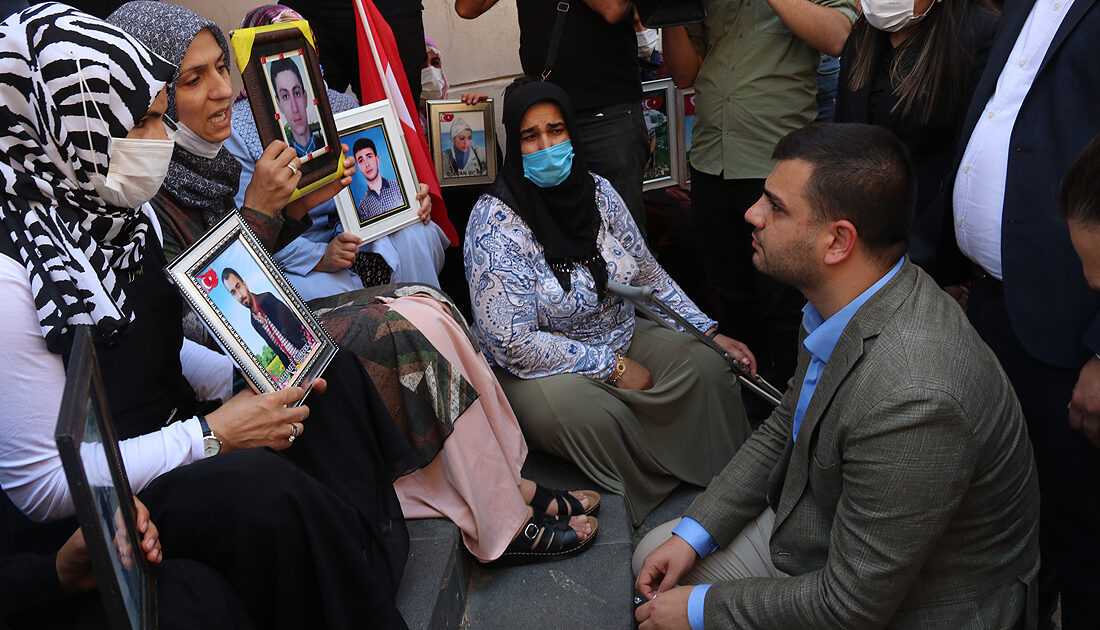 Evlat nöbetine bir aile daha katıldı