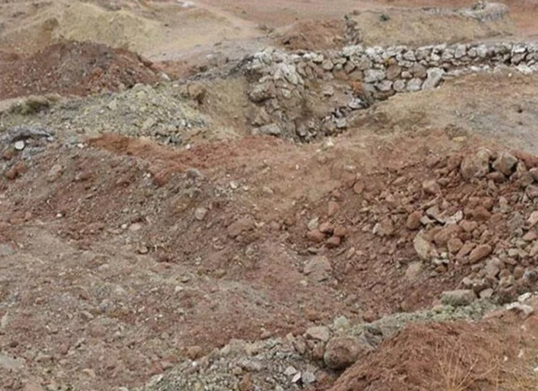 Komşuda 500 kişilik toplu mezar bulundu