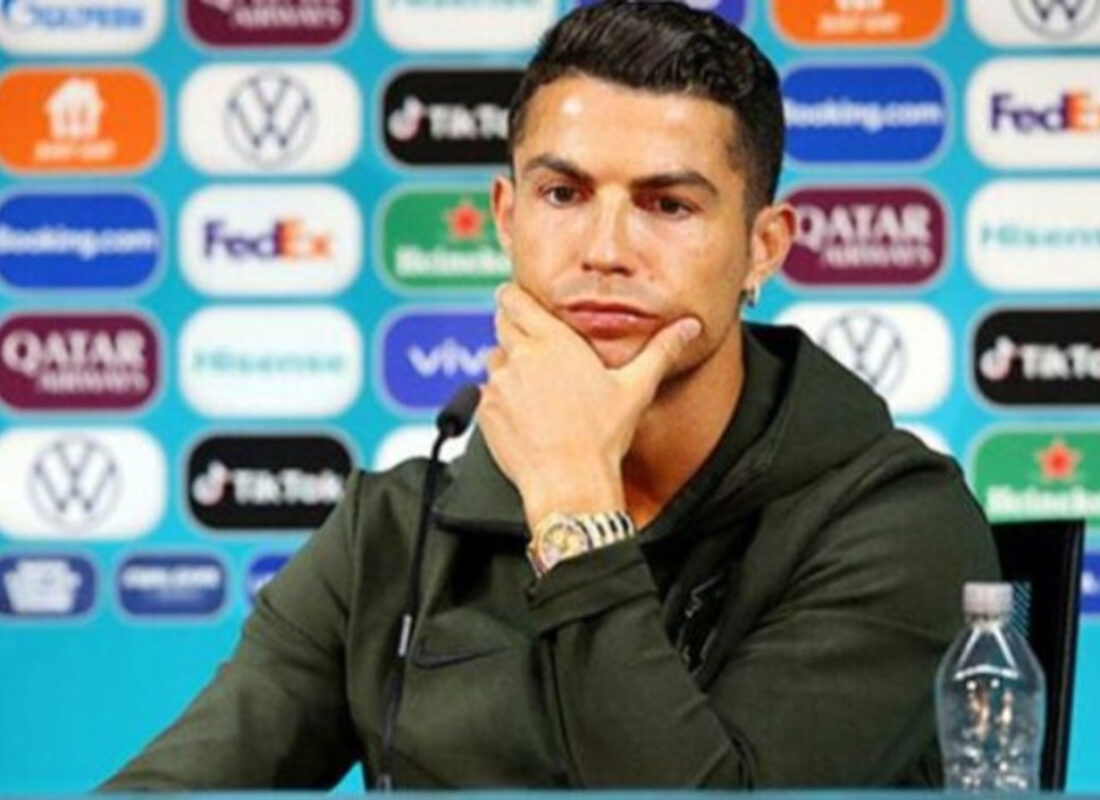 Ronaldo’dan basın toplantısına damga vuran hareket! Su için…