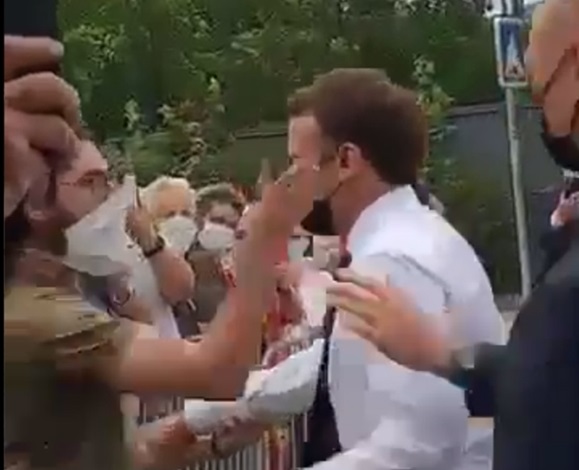 Fransa’da Cumhurbaşkanı Macron’a tokatlı saldırı