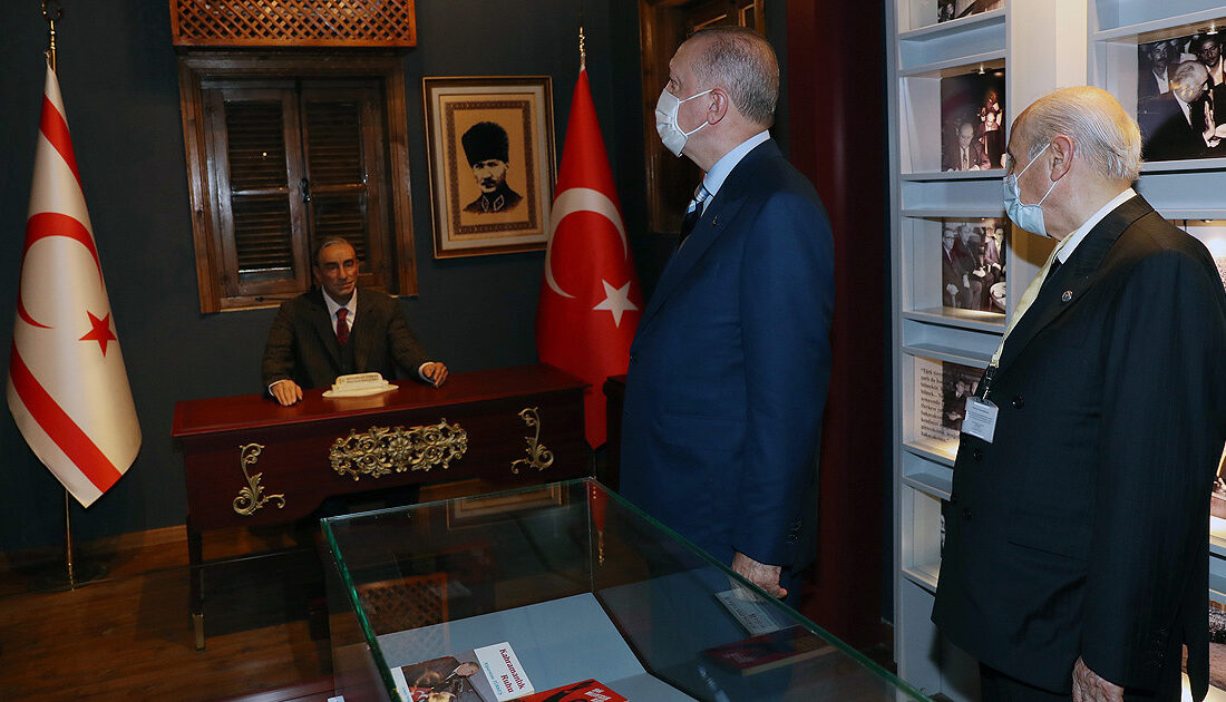 Cumhurbaşkanı Erdoğan, Lefkoşa’da Başbuğ Alparslan Türkeş’in doğduğu müze eve ziyarette bulundu