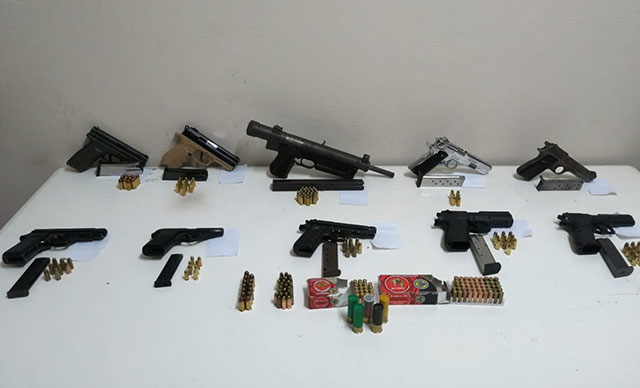 Edirne’de 1 otomatik silah, 9 tabanca ve uyuşturucu ele geçirildi