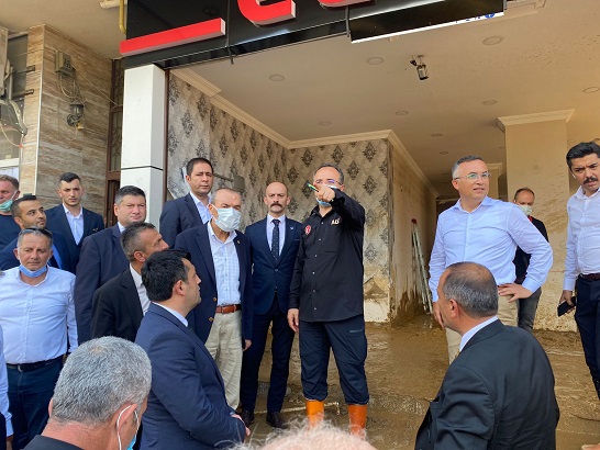 MHP heyeti felaketzedelerin yaralarını sarmak için Rize’de