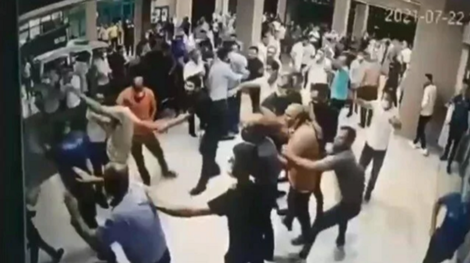 83 yaşında kovidden öldü! Yakınları sağlıkçılara saldırdı