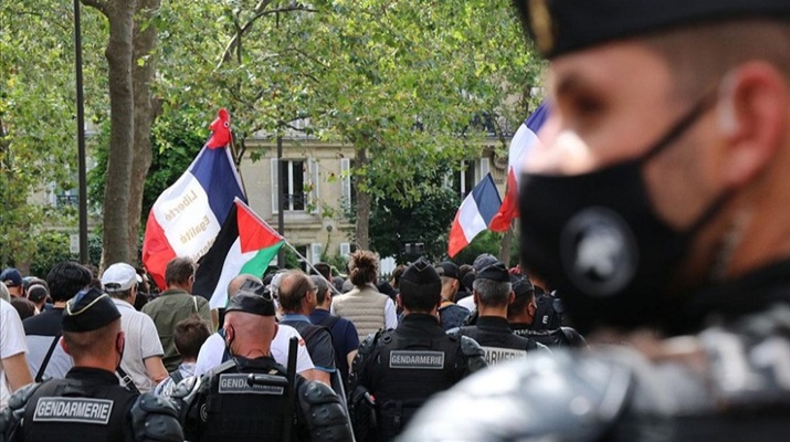 Fransa’da Senato, tartışmalı Kovid-19’la mücadele yasa tasarısını değişikliklerle kabul etti