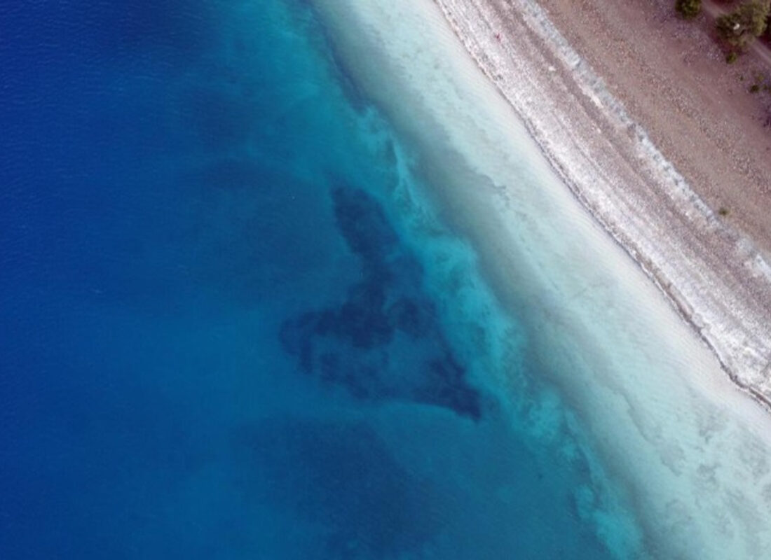 Salda Gölü’nde oluşan kalp şeklindeki görüntü ilgi çekti
