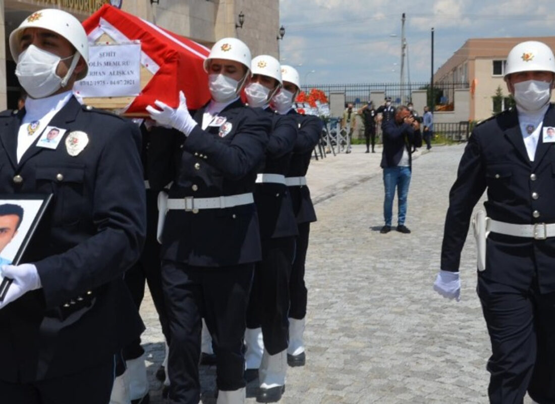 Kütahya’da hafif ticari aracın çarptığı trafik polisi şehit oldu