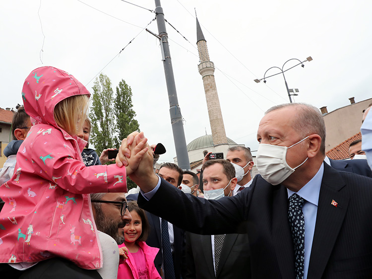 Saraybosna Başçarşı Camisi, Cumhurbaşkanı Erdoğan’ın katıldığı törenle yeniden ibadete açıldı