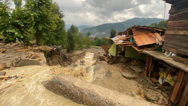 Cumhurbaşkanı Erdoğan, selden etkilenen yerlerin ‘Afet Bölgesi’ ilan edildiğini açıkladı
