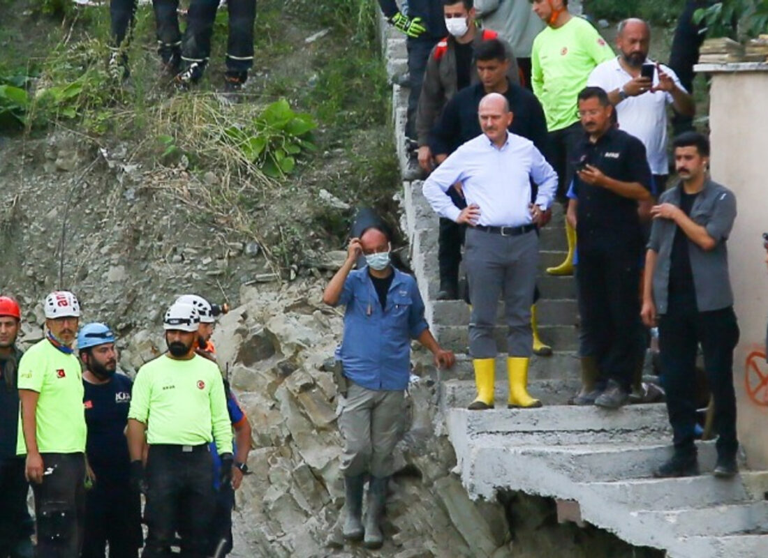 Karadeniz’deki sel nedeniyle ölenlerin sayısının 62’ye yükseldiğini bildirdi.