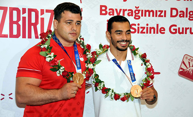 Olimpiyat 3’üncüleri Rıza Kayaalp ve Ferhat Arıcan yurda döndü
