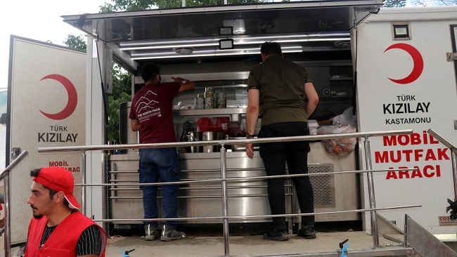 Türk Kızılay afetzedeleri yemeksiz bırakmadı