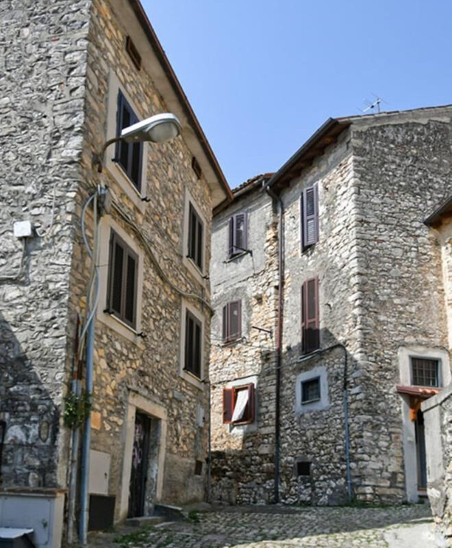 ülkede evler 10 TL’ye satılıyor! Ancak tek bir şart var