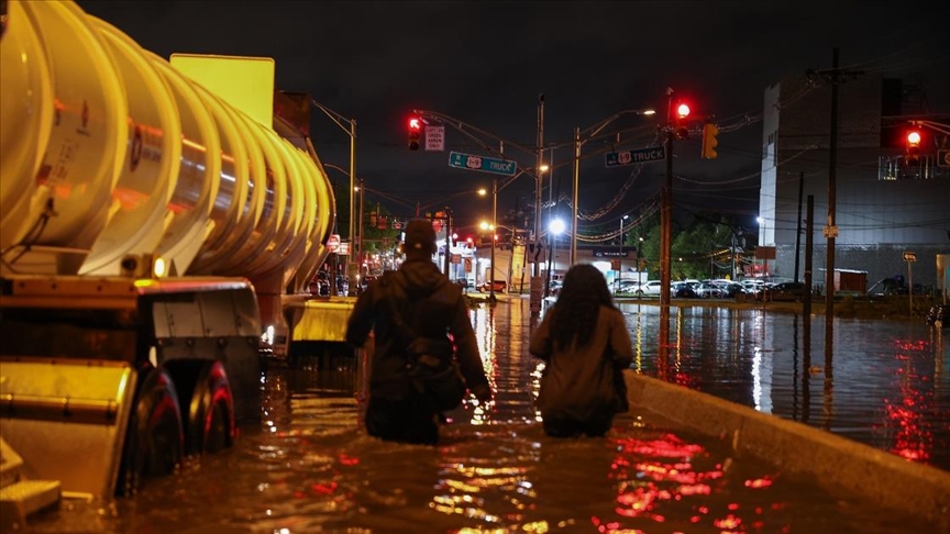 ABD’nin New York kentinde sel nedeniyle olağanüstü hal ilan edildi