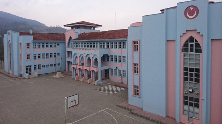 İlk kez bir okul koronavirüs nedeniyle uzaktan eğitime geçti