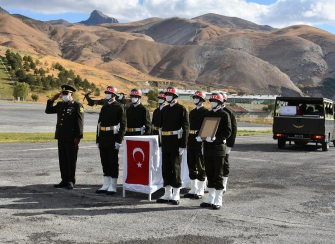 Hakkari’de şehide veda
