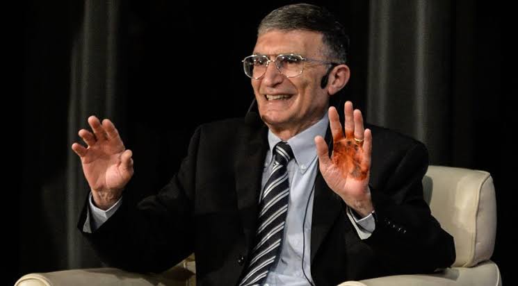 Aziz Sancar’dan gençlere çağrı: Türkiye’ye geri dönün