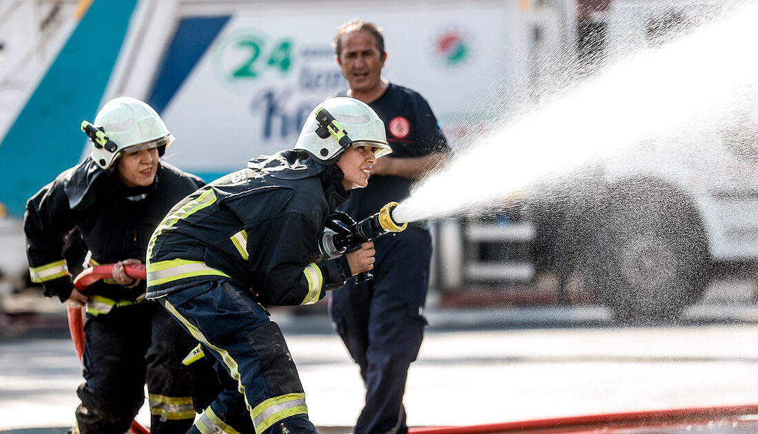Kadın itfaiyeciler her an göreve hazır