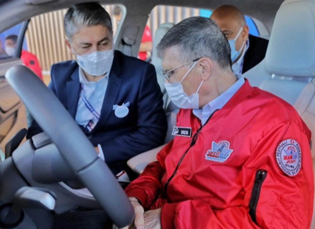 Nobel ödüllü Türk bilim insanı Sancar, TOGG’un direksiyonuna geçti