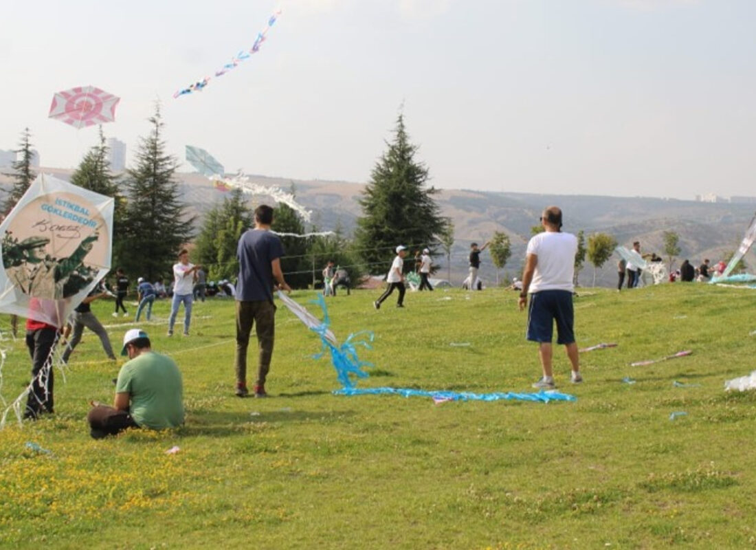 Ülkü Ocakları’ndan Gölbaşı’nda uçurtma şenliği