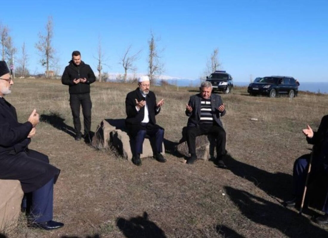 Diyanet İşleri Başkanı Erbaş Şuşa’da şehitler için dua etti