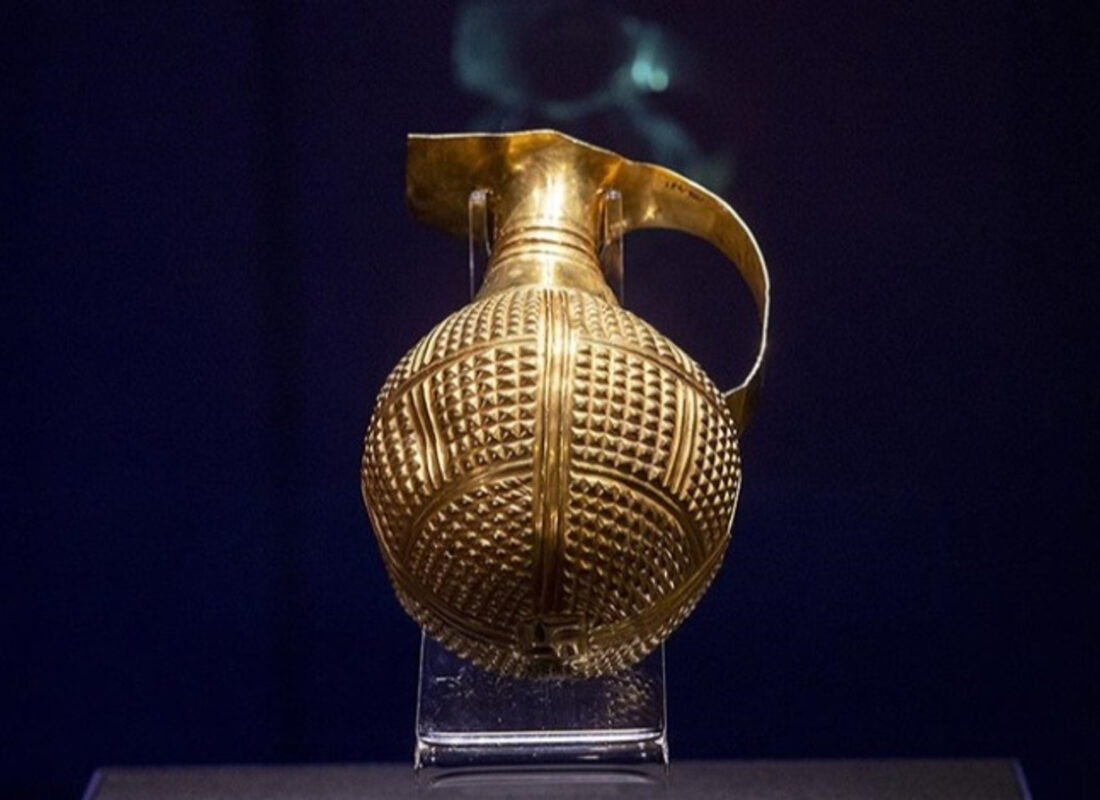 Yaklaşık 4 bin 250 yıllık altın gaga ağızlı testi Türkiye’ye iade edildi