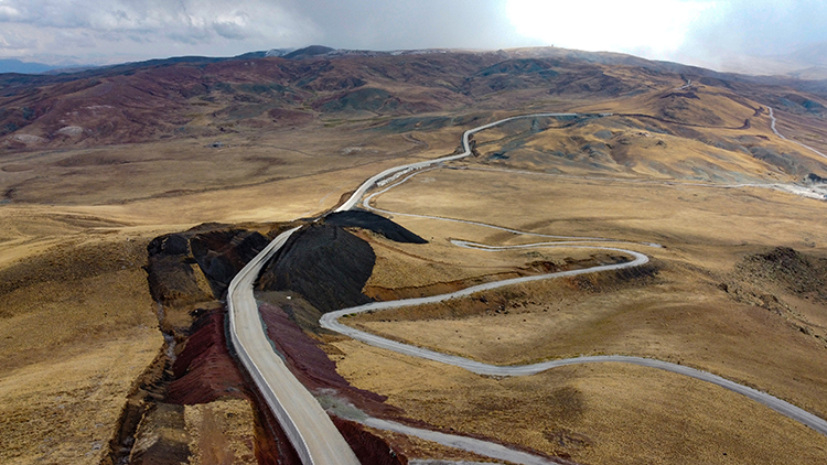 Van-İran sınırındaki güvenlik duvarının 20 kilometrelik kısmı tamamlandı