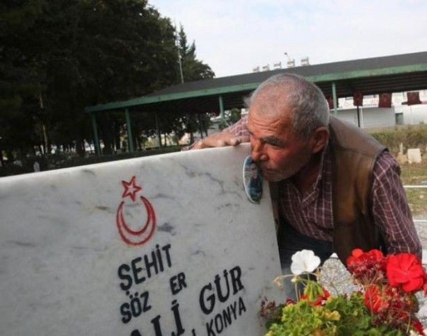 Şehit mezarında hırsızlık! ‘Bunu yapan insan olamaz’