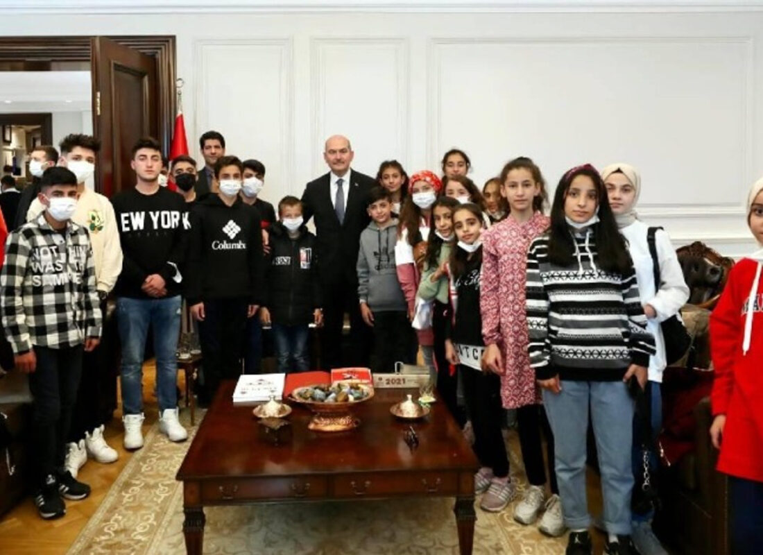 Bakan Soylu, şehit ve gazi aileleriyle görüştü