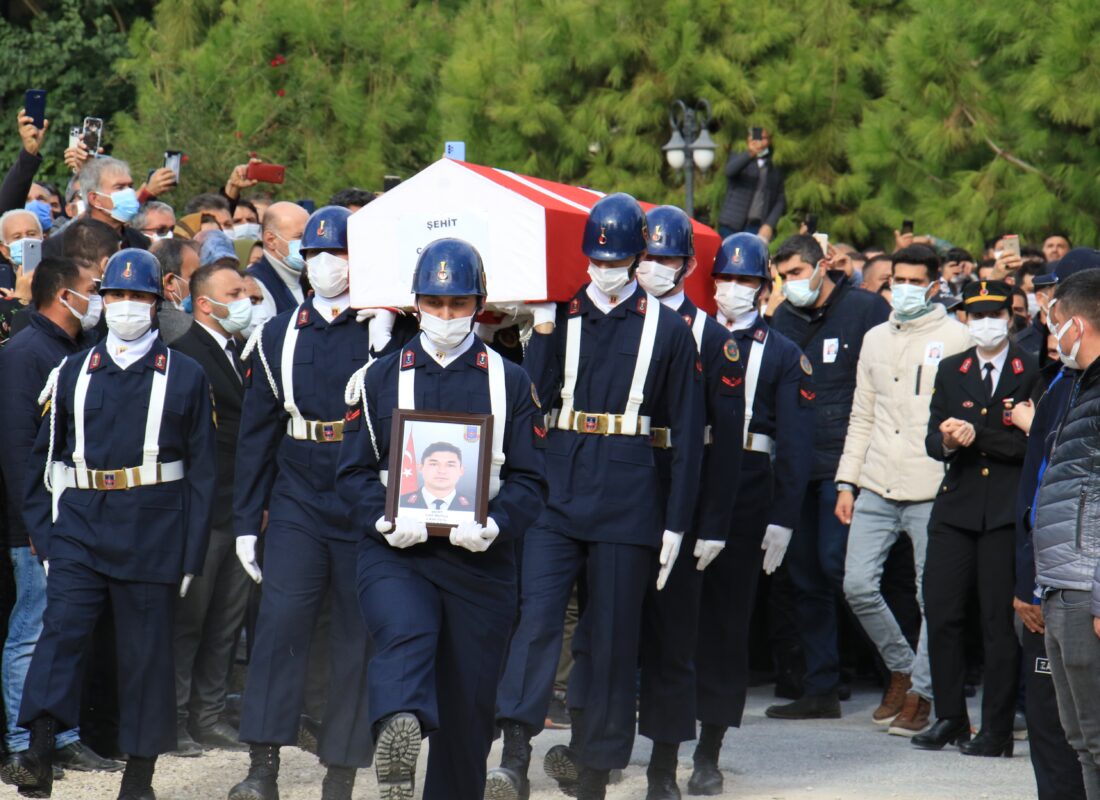 Şehit Astsubay Mutlu’yu 10 bin kişi uğurladı