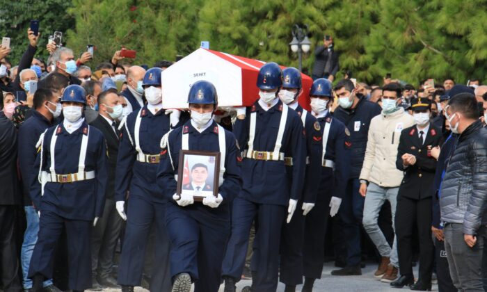 Şehit Astsubay Mutlu'yu 10 bin kişi uğurladı - Türk Milletinden Taraf