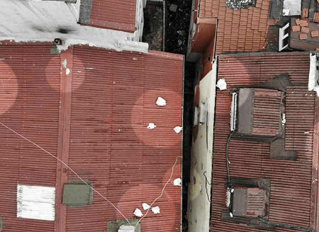 Gökdelenden aşağı atılan çöpler mahalleliyi bezdirdi!