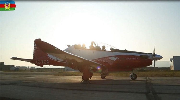 Azerbaycanlı pilotlar HÜRKUŞ’la uçuş gerçekleştirdi