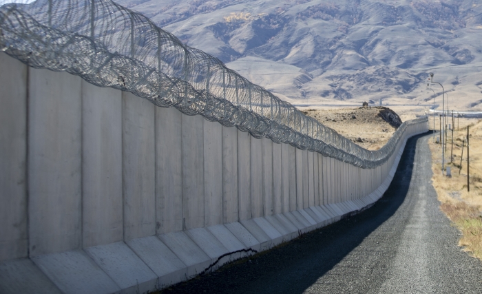 Huduttaki güvenlik duvarı sınırdan kaçak geçişleri engelledi