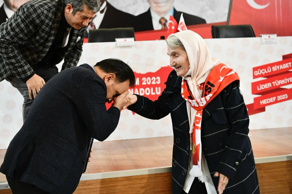 MHP İlk Kadın Kolları Başkanı’na Başkan Uludağ’dan vefa