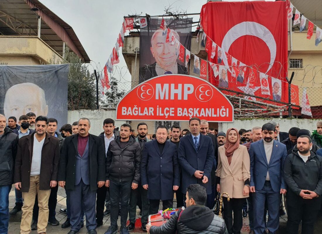 Diyarbakır Bağlar’da MHP yeni hizmet binası açıldı