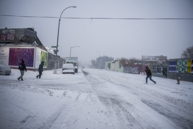 ABD kara teslim: 10 eyalette acil durum ilan edildi