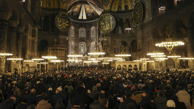 Türk Milletinin; “Sabah namazında ailece camide, milletçe duadayız” buluşması