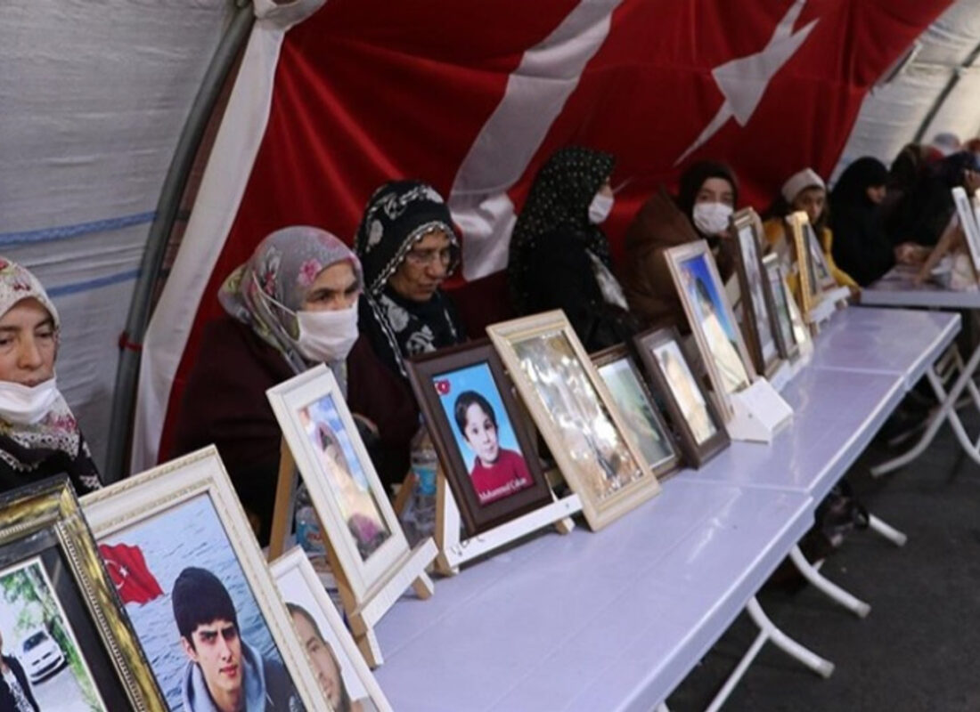 Diyarbakır anneleri yeni yılın ilk gününde de evlat nöbetinde