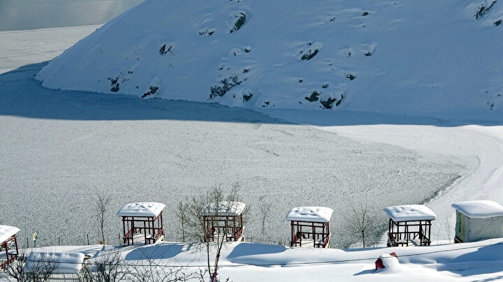 Hakkari’de Dilimli Barajı dondu
