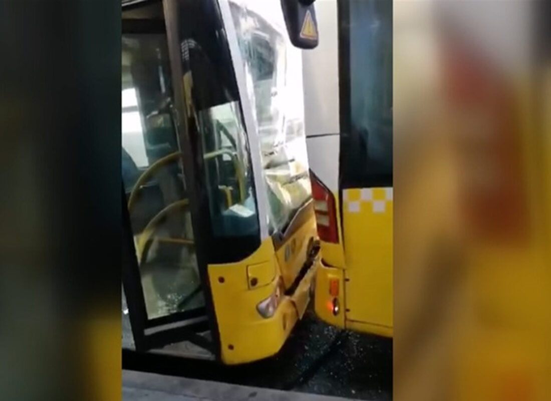 İstanbul’da 2 metrobüsün çarpıştığı kazada bir yolcu yaralandı