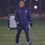 Fenerbahçe’nin yeni teknik direktörü İsmail Kartal futbolcularla buluştu