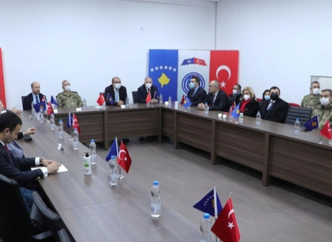 Türk askerinden Kosova’ya eğitim desteği